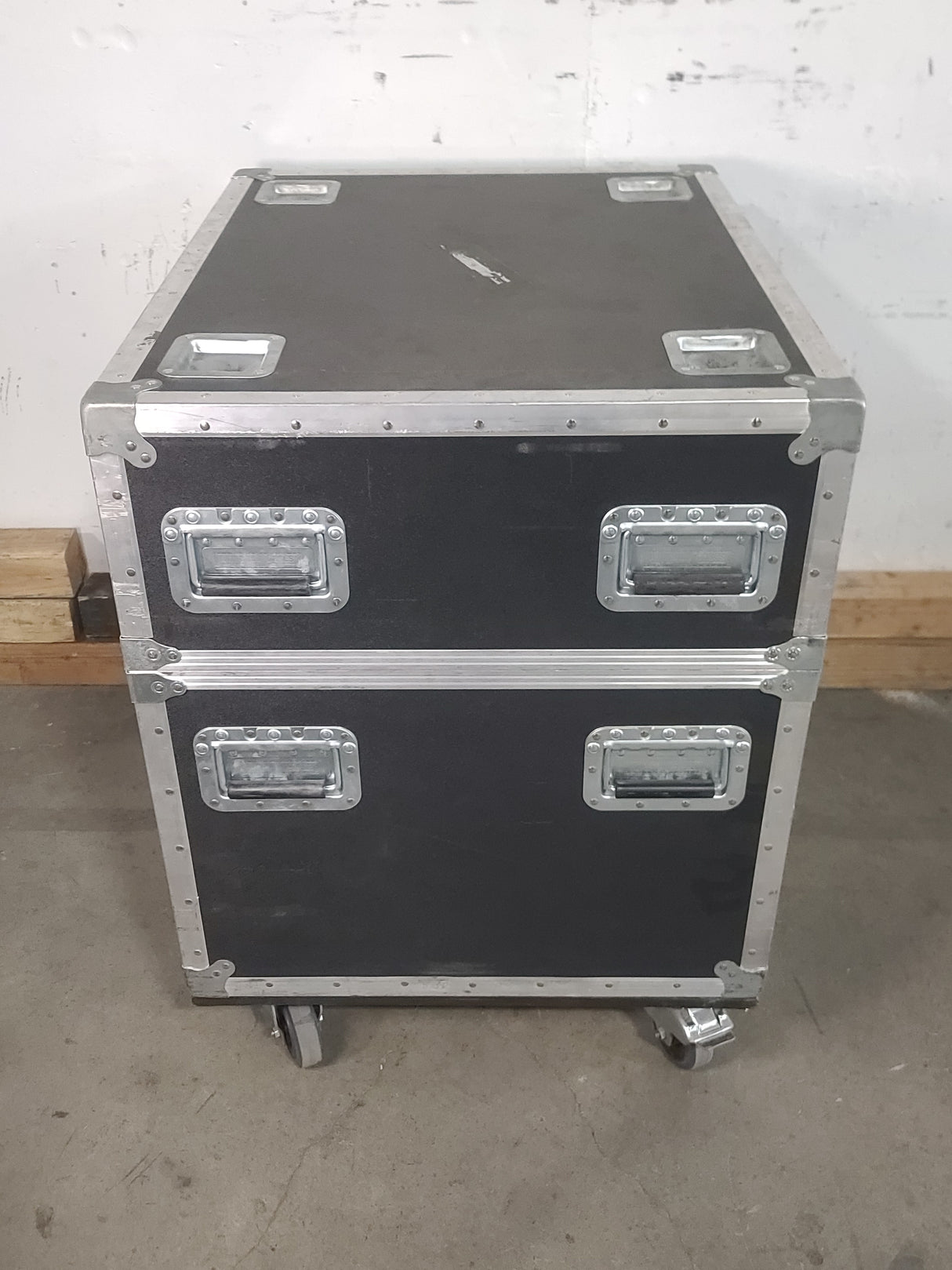 Armando Cases (2) [16x27x16] Custom Speaker Wheeled Road Case