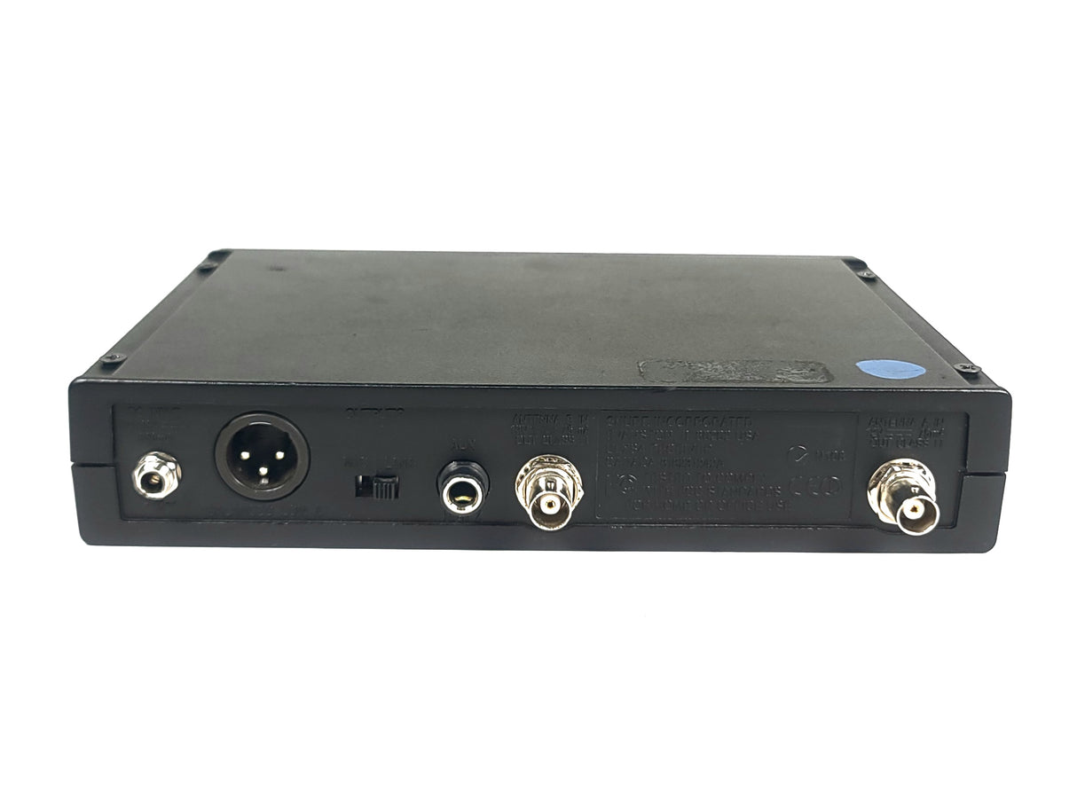 Shure ULXS4 Wireless Receiver Kit (J1: 554-590MHz) w/ Shure ULX2 Handheld Transmitter w/ SM58 Mic Capsule, ULX1 Belt Pack, (2) Antennas in Hard Carry Case