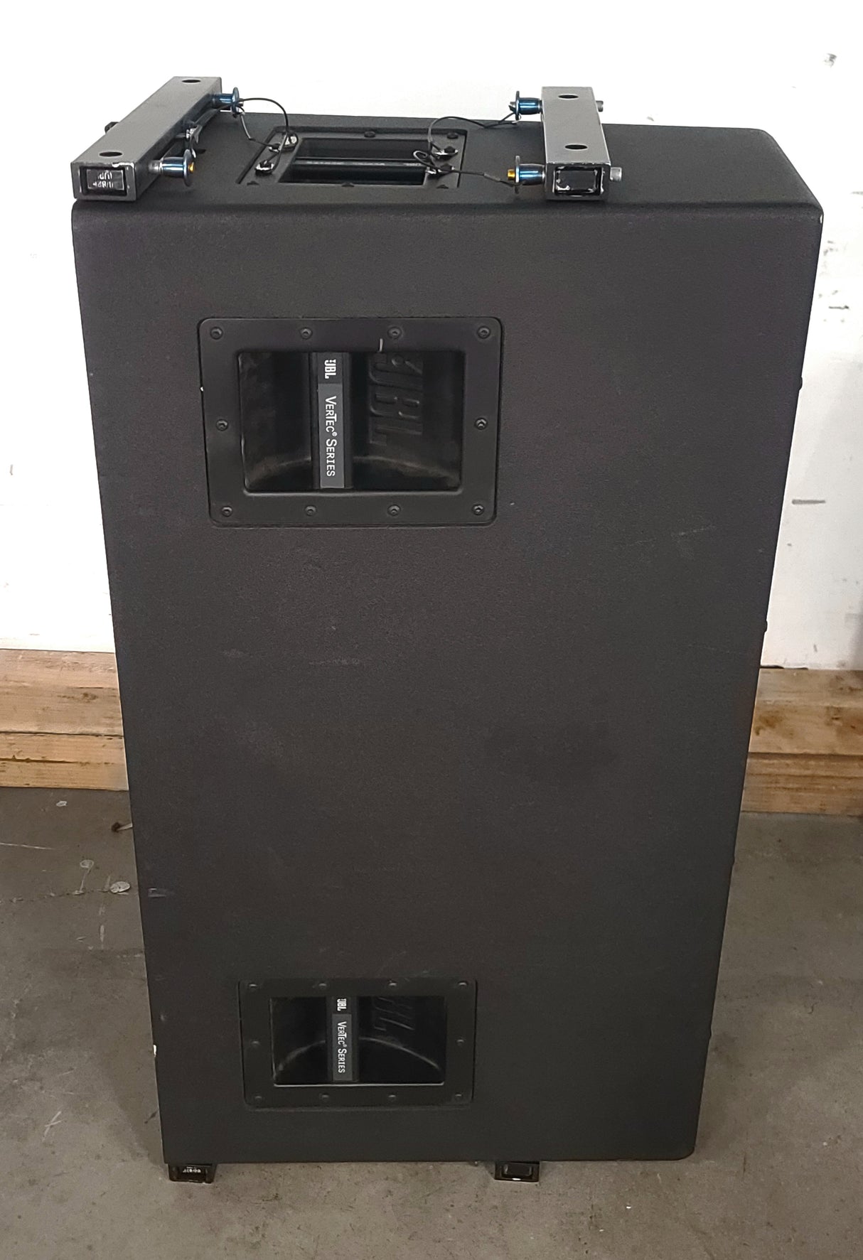 JBL VT4888 VerTec Series 3-Way Passive Line Array Speaker w/ Wheeled Dolly and Soft Cover