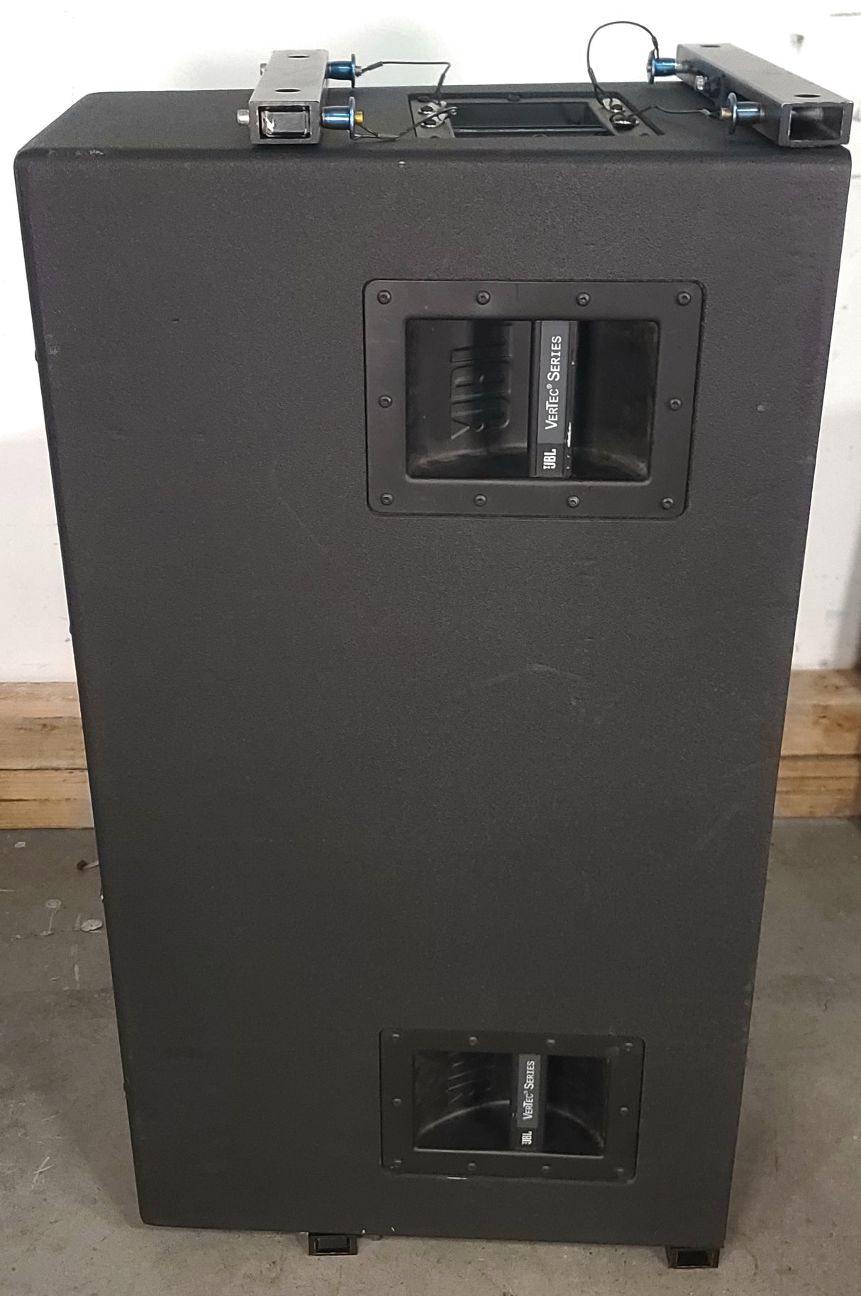 JBL VT4888 VerTec Series 3-Way Passive Line Array Speaker w/ Wheeled Dolly and Soft Cover