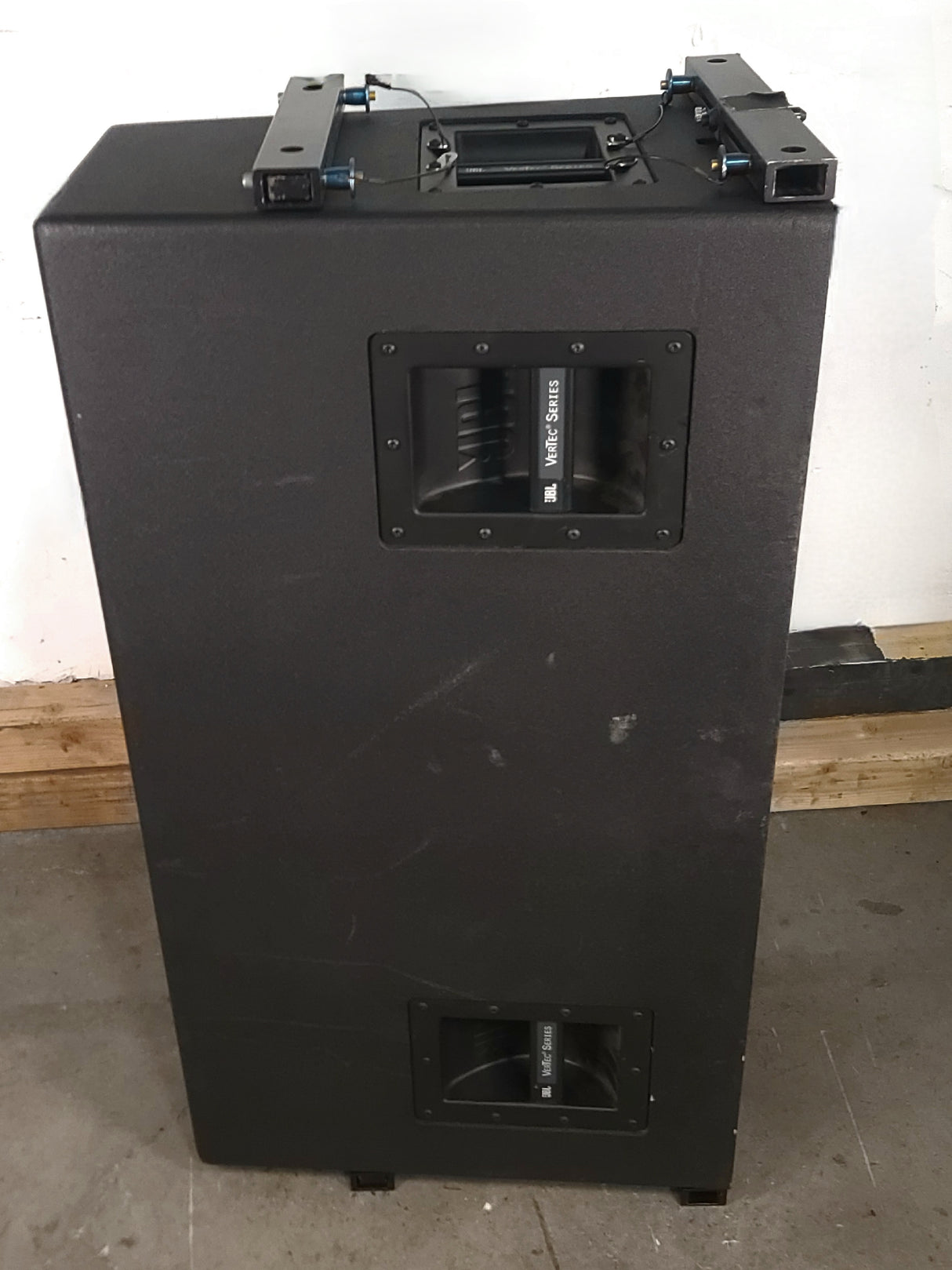 JBL VT4888 VerTec Series 3-Way Passive Line Array Speaker w/ Wheeled Dolly and Soft Cover