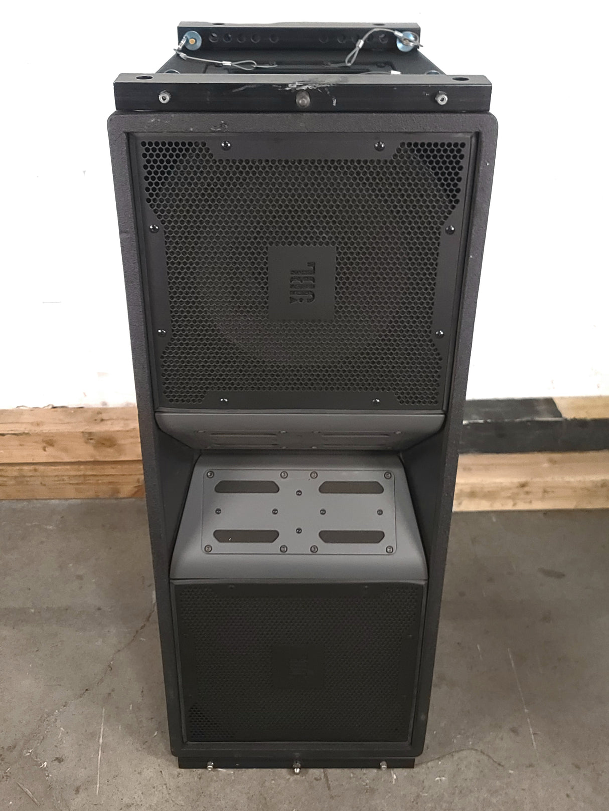 JBL VT4888 VerTec Series 3-Way Passive Line Array Speaker w/ Wheeled Dolly and Soft Cover