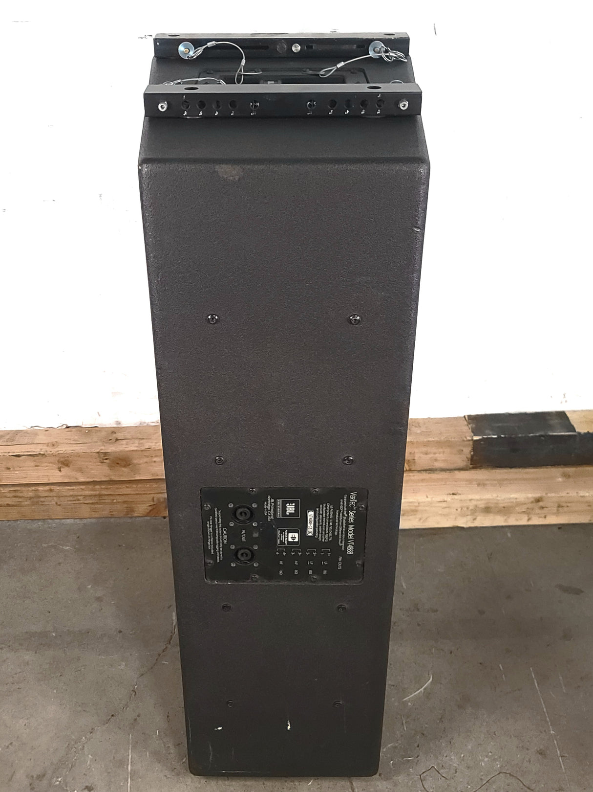 JBL VT4888 VerTec Series 3-Way Passive Line Array Speaker w/ Wheeled Dolly and Soft Cover