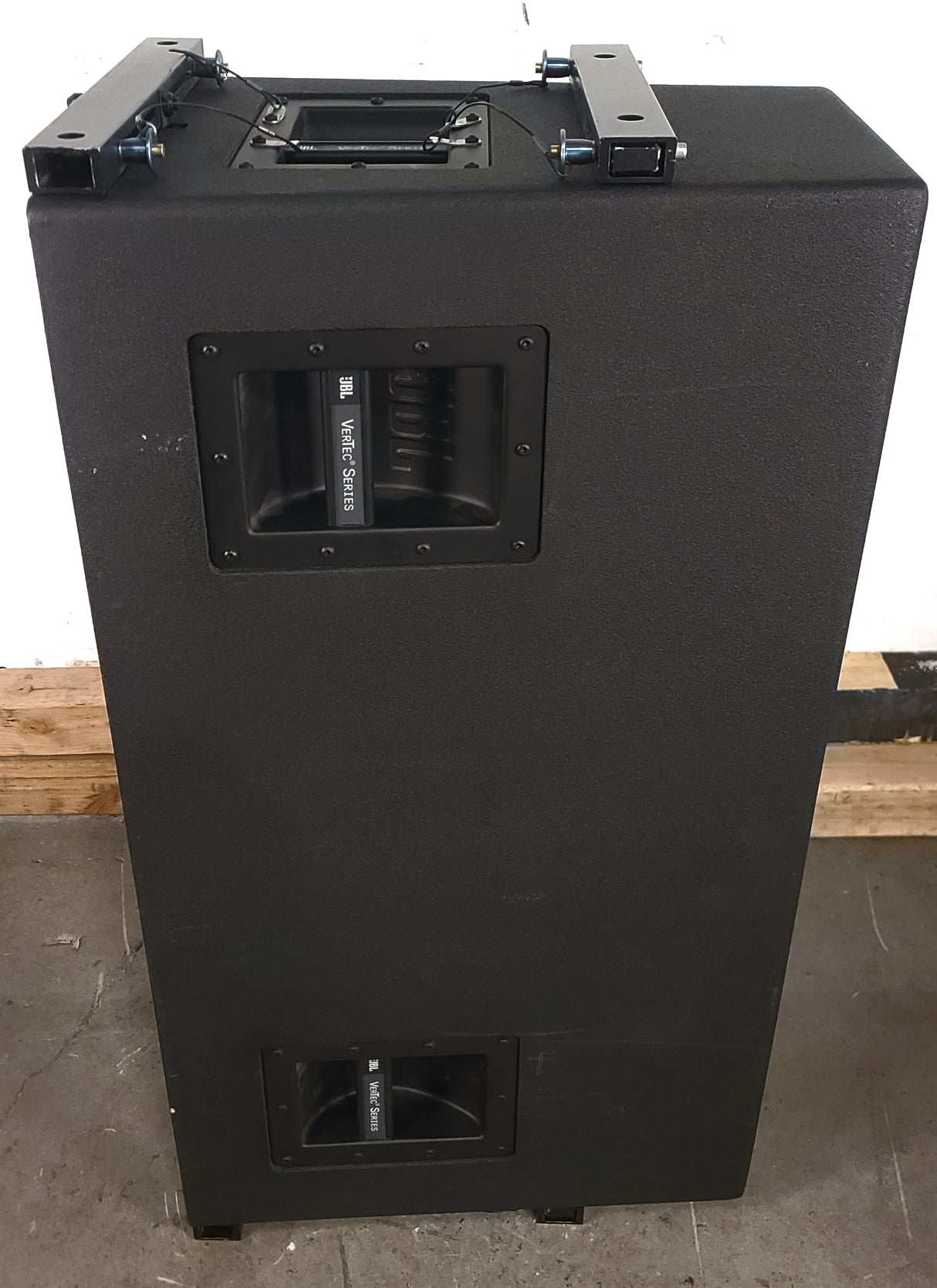 JBL VT4888 VerTec Series 3-Way Passive Line Array Speaker w/ Wheeled Dolly and Soft Cover