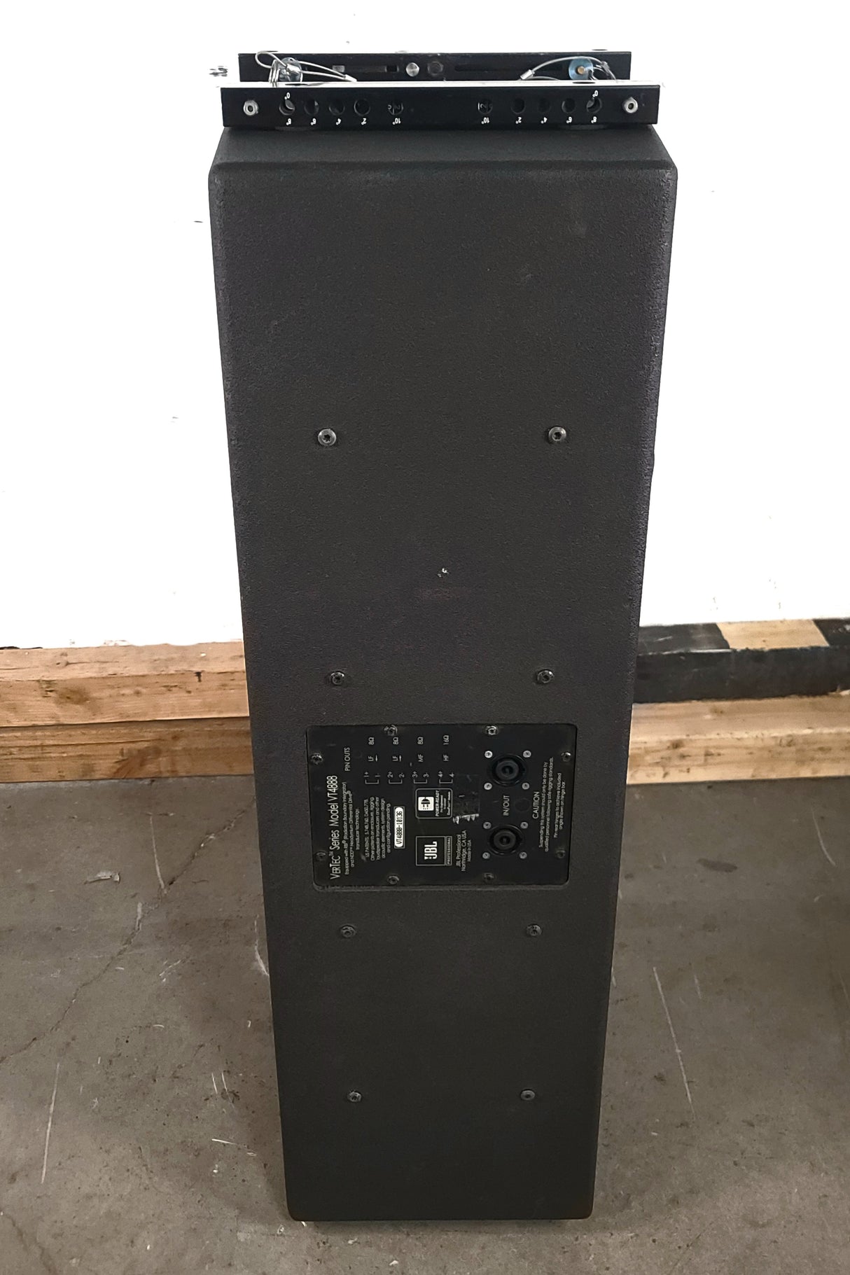 JBL VT4888 VerTec Series 3-Way Passive Line Array Speaker w/ Wheeled Dolly and Soft Cover