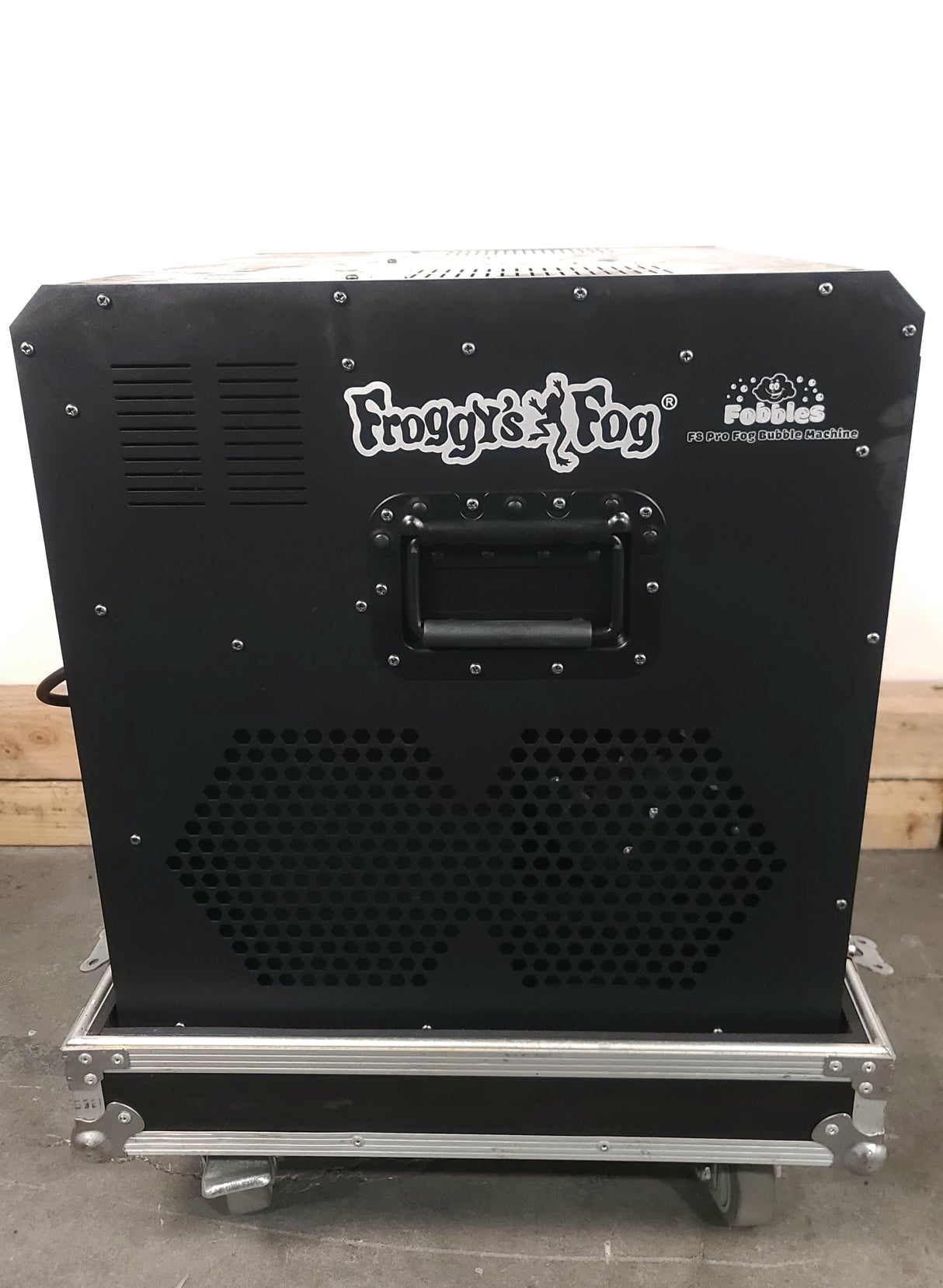 Froggy's Fog Fobbles F8 Pro Fog/Haze/Bubbles Machine in Wheeled Road Case