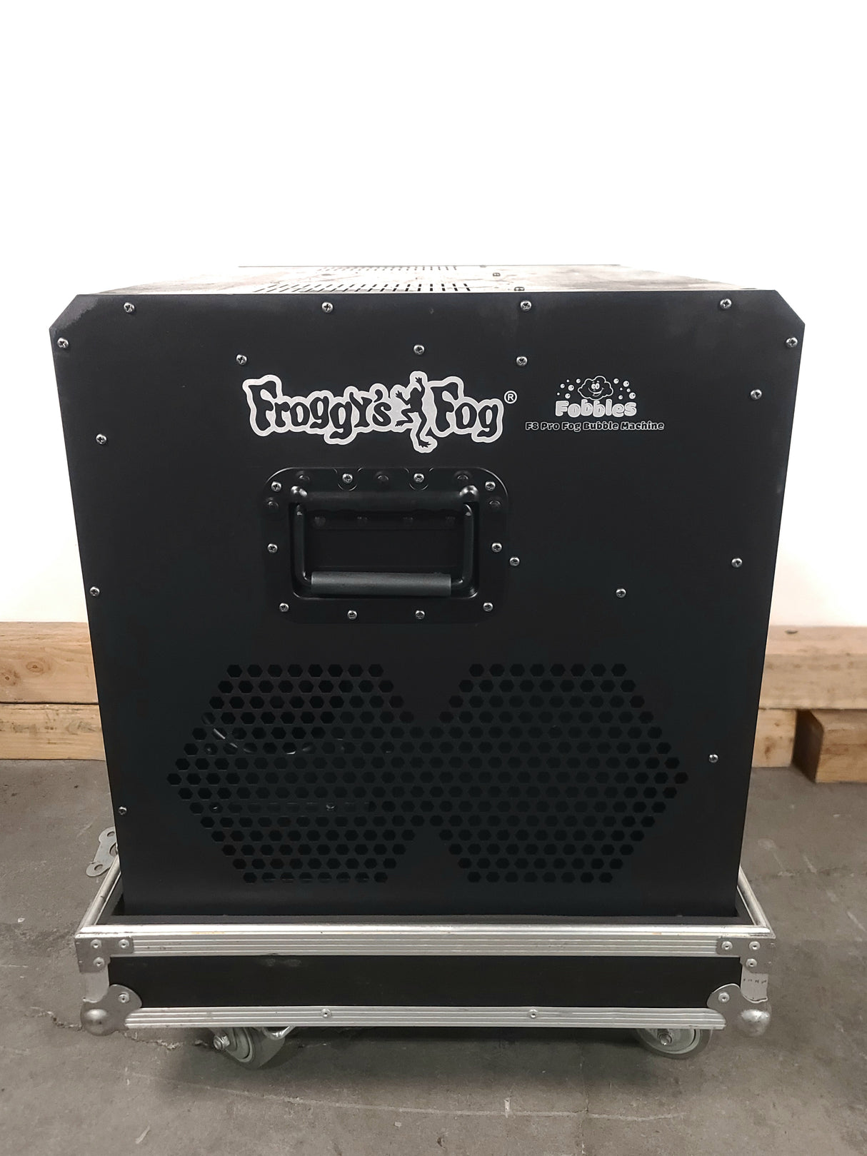 Froggy's Fog Fobbles F8 Pro Fog/Haze/Bubbles Machine in Wheeled Road Case