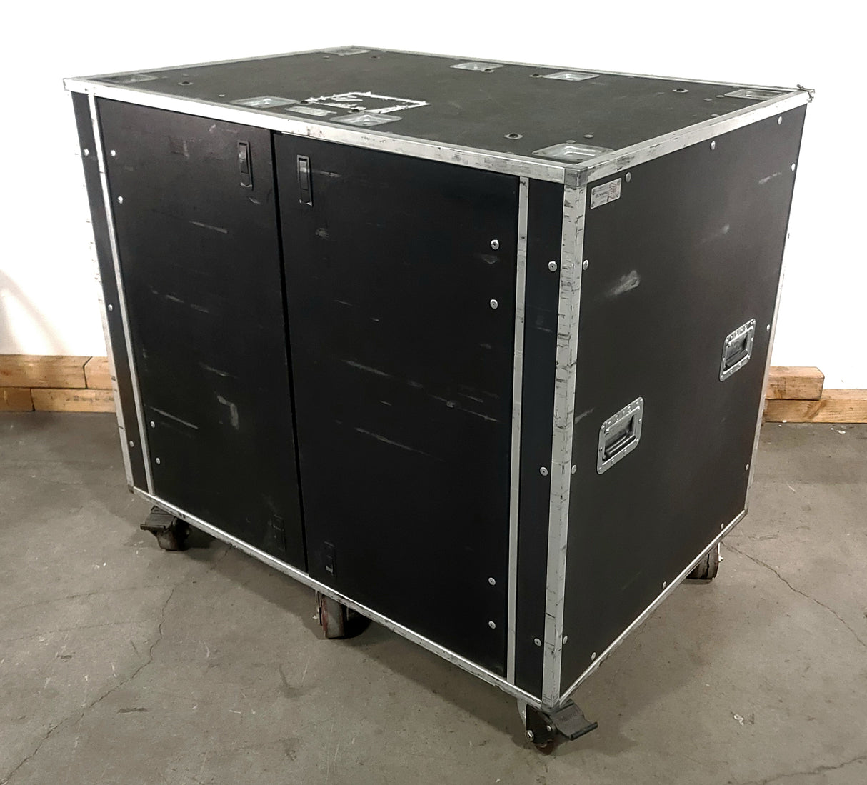 42x33x39 Olympic Wheeled Road Case w/ (2) 20RU Removable Rack Units