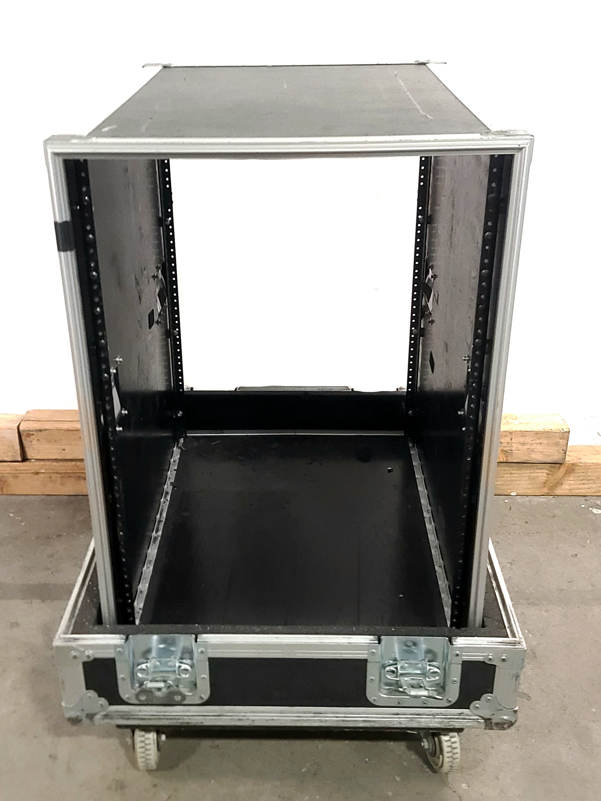 30x19x28 Olympic 16RU Wheeled Rack Case