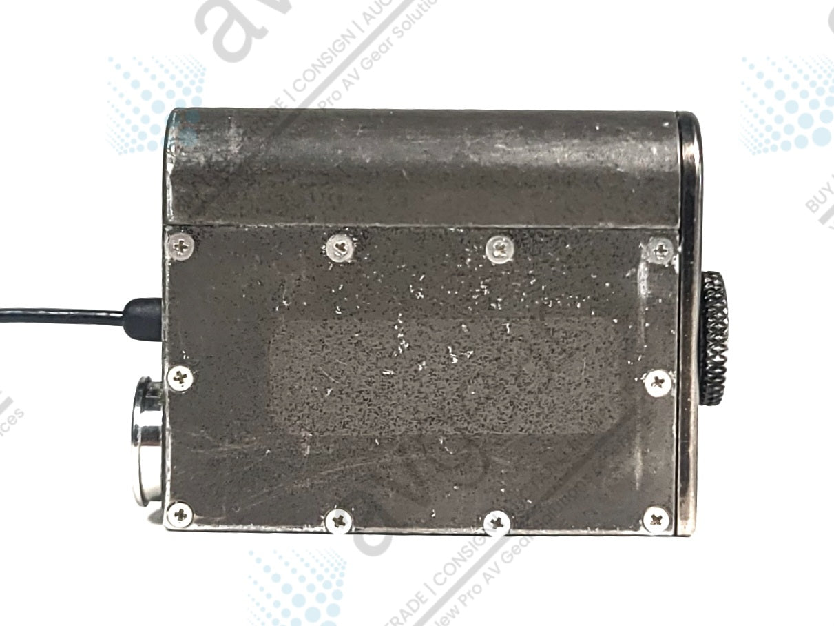 Lectrosonics SMA Super Miniature Wireless Microphone Transmitter Block 26 (665-691MHz) [Not For Use In The UAS] in Leather Pouch