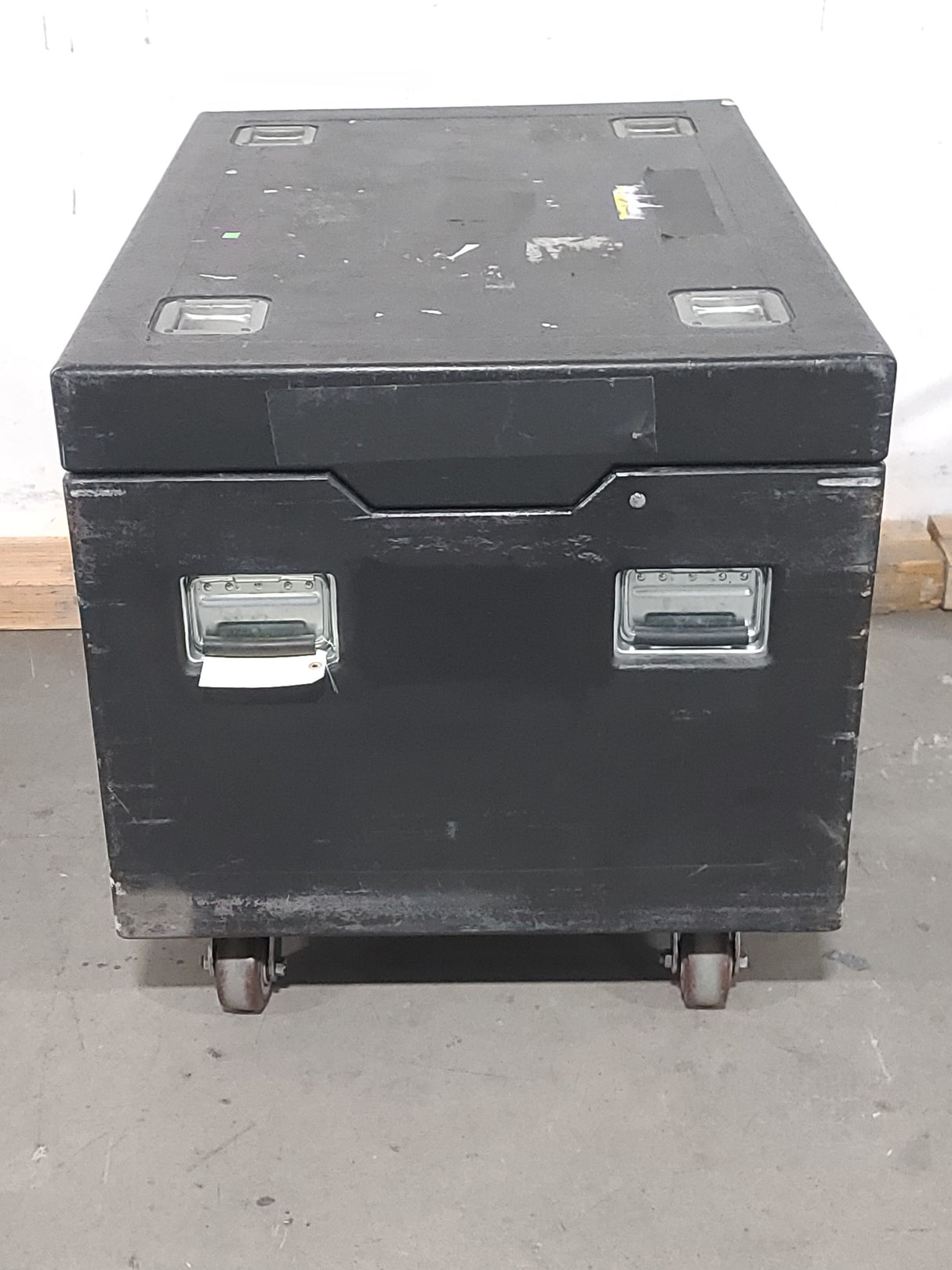 28x42x23 Classic Cases Wheeled Hard Case