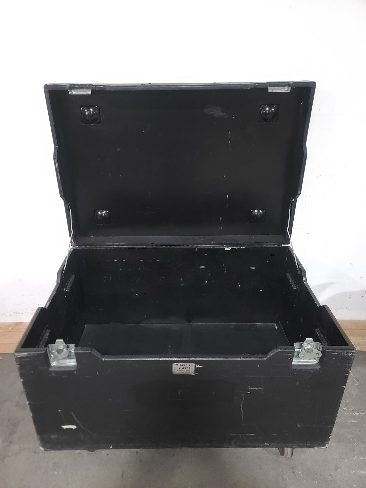 28x42x23 Classic Cases Wheeled Hard Case