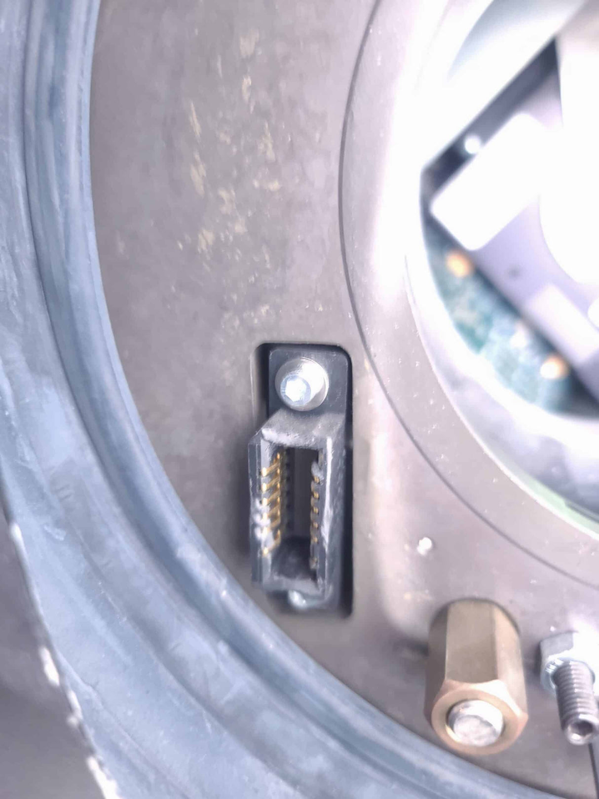 Barco-HDX-W18-16500-Lumen-3DLP-WUXGA-Large-Venue-Projector-5764-Op-Hours-w-Accessories-in-Wheeled-Hard-Case-For-Parts-1-scaled-lens-connector-damage