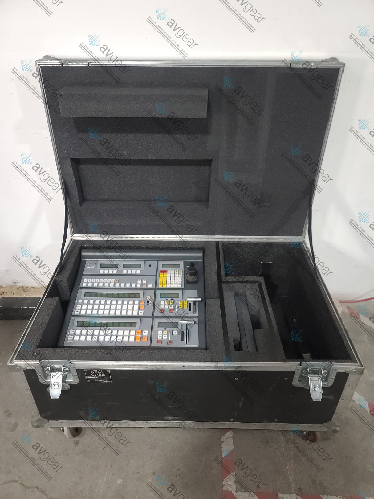 Barco R9004623 FSN-150 Compact Video Controller w/ RCP-120 Remote Control Panel and FSN LCD Display in Wheeled Road Case