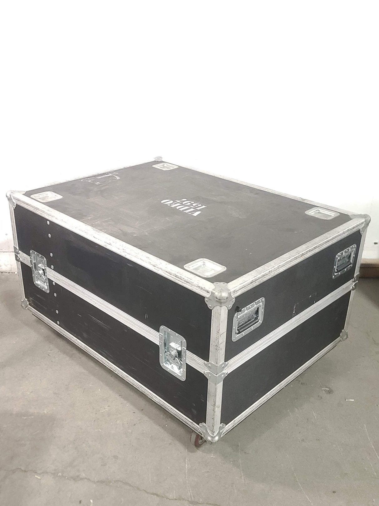 Christie D12HD-H (Lamp 1 101, Lamp 2 179 Hours) 10,000 Lumens HD 0.95" DLP x 1 1080P Large Venue Projector (NO LENS) In Wheeled Road Case