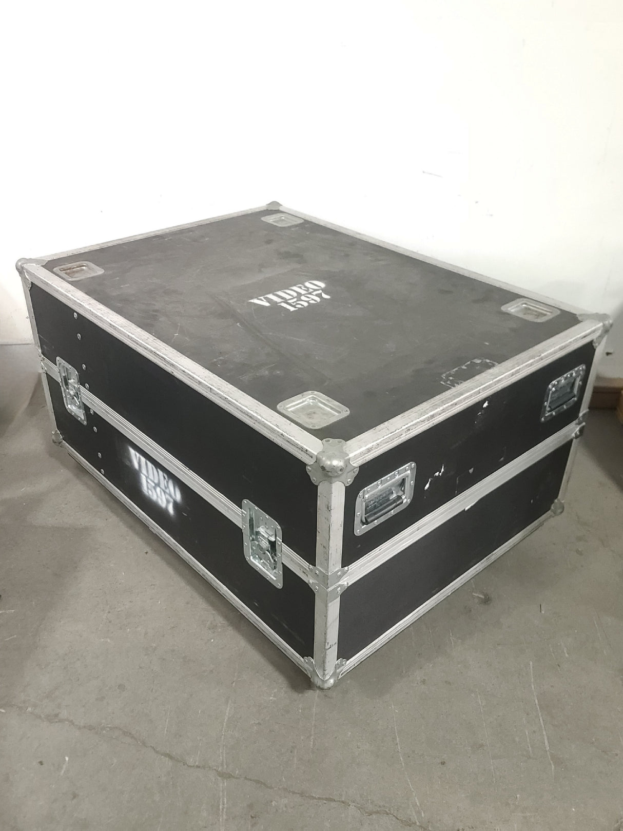 Christie D12HD-H (Lamp 1 584, Lamp 2 574 Hours) 10,000 Lumens HD 0.95" DLP x 1 1080P Large Venue Projector (NO LENS) In Wheeled Road Case