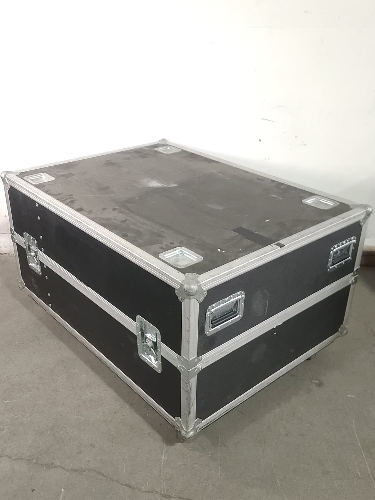 Christie D12HD-H (Lamp 1 84, Lamp 2 84 Hours) 10,000 Lumens HD 0.95" DLP x 1 1080P Large Venue Projector (NO LENS) In Wheeled Road Case (NEEDS REPAIRS)