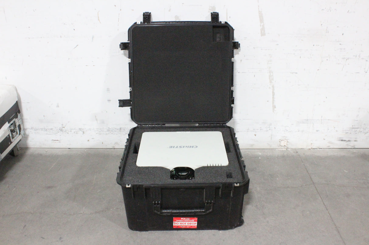 Christie LWU501i 3-Chip 5000 Lumen WUXGA LCD Conference Projector (778 Hours) w/ Remote in Hard Rolling Case