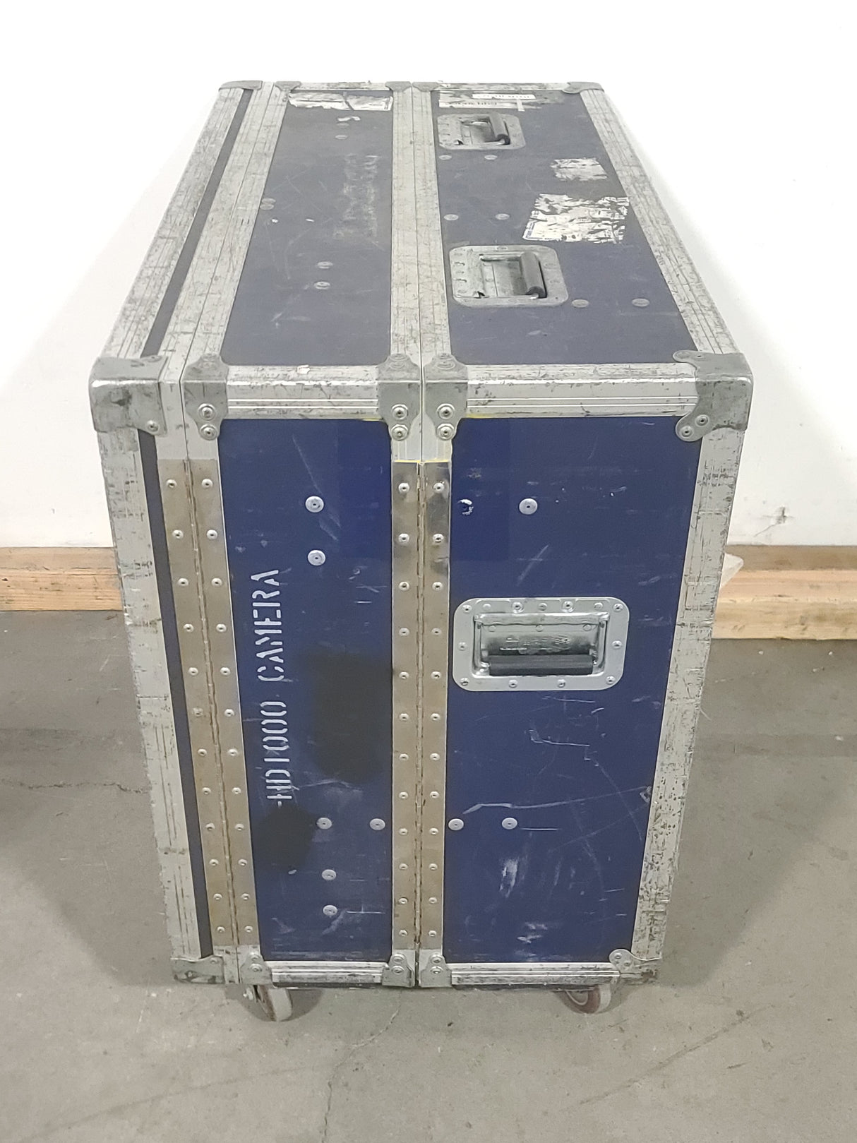Custom Fitted 22x40x35 Wheeled Road Case