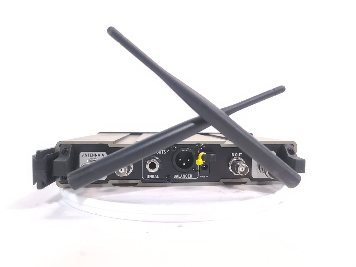 Line 6 XD-V70 2.4GHz Digital Wireless Mic Receiver System w/ (2) Antennas And DC power Supply