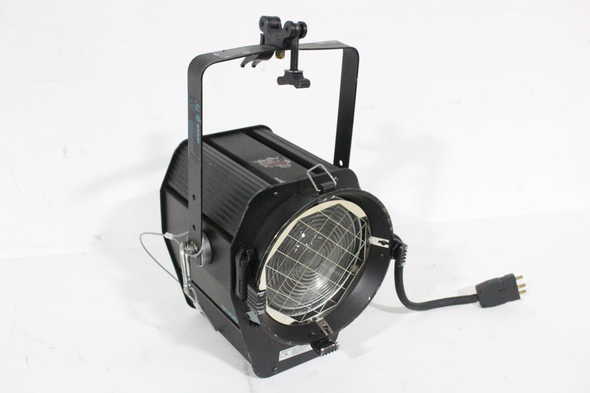 (Lot of 20) Strand Lighting Fresnelite 2KW 8" Fresnel Studio Lights w/ Stage-Pin Connectors