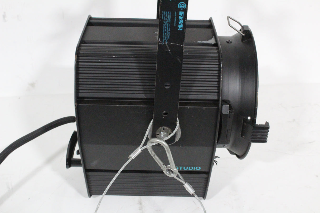 (Lot of 20) Strand Lighting Fresnelite 2KW 8" Fresnel Studio Lights w/ Stage-Pin Connectors