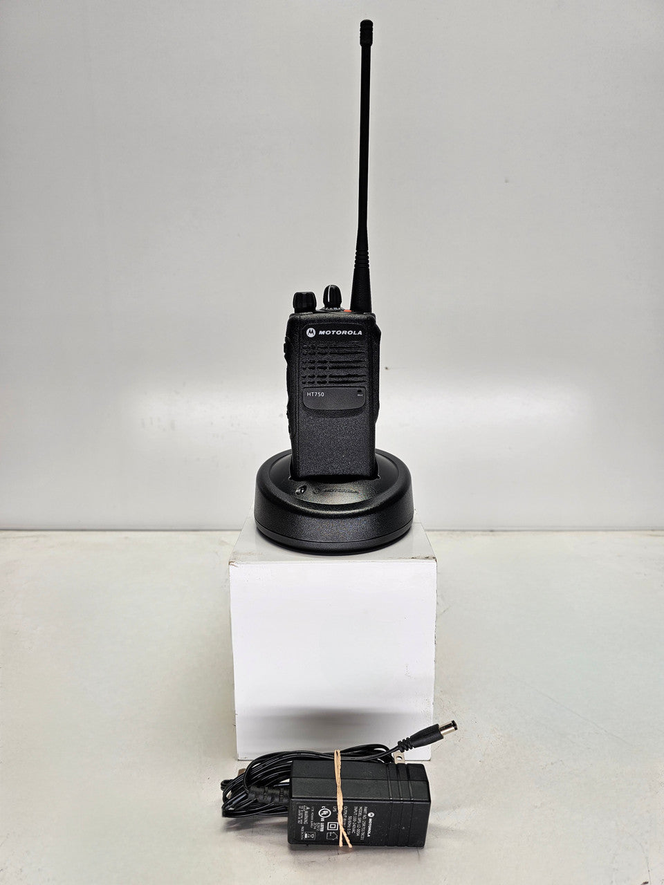 Motorola HT750 Portable Radio 16 CH 4 Watt