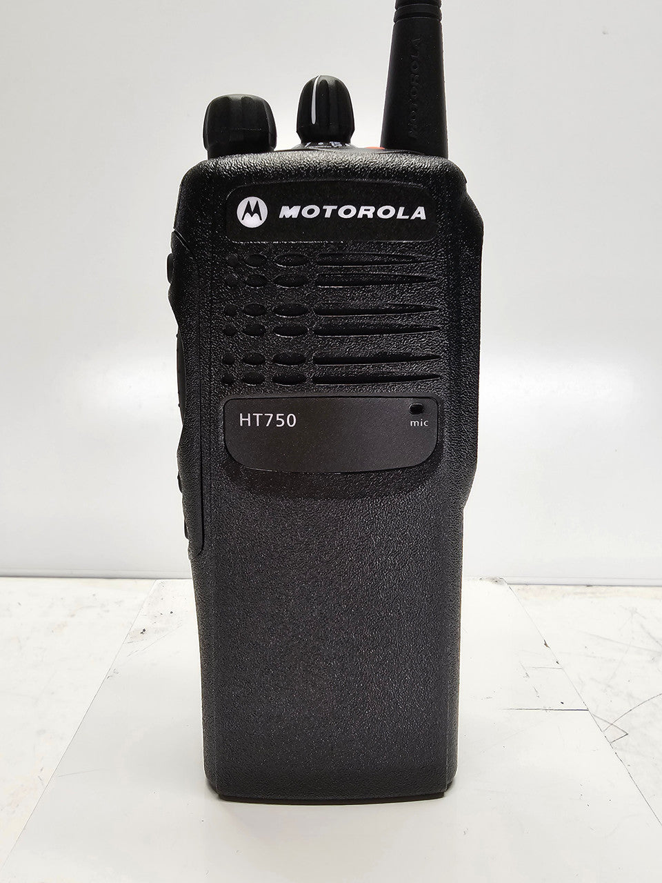 Motorola HT750 Portable Radio 16 CH 4 Watt