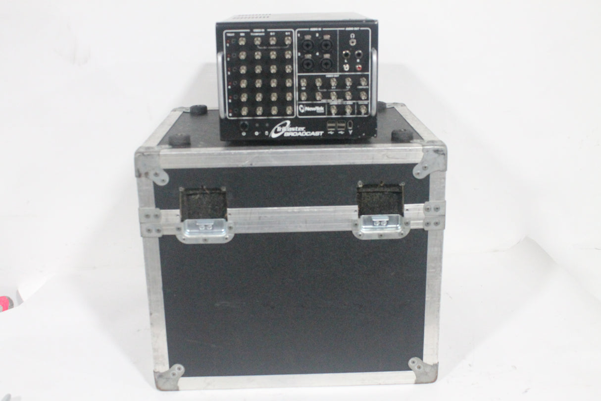 Newtek TriCaster Broadcast TC550 Video Production Switcher w/ Hard Carrying Case (NO LATCHES)