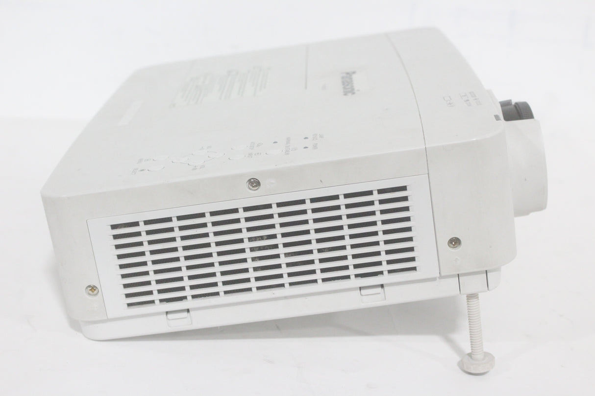 Panasonic PT-VW330OU WXGA LCD Projector (781 Lamp Hours)