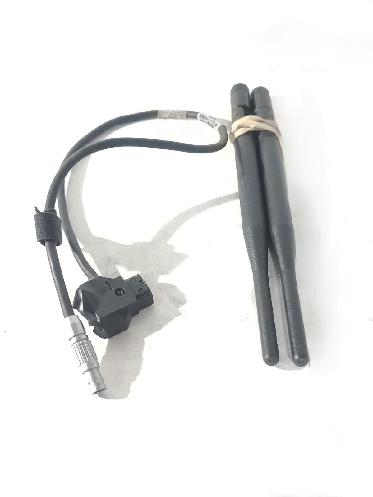 Paralinx Tomahawk 1:2 SDI/HDMI Wireless Transceiver Kit w/ (2) Paralinx UX999R Receivers, UX999T Transmitter, and Accessories