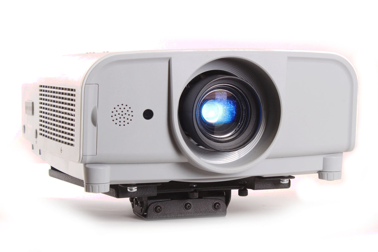 Sanyo PLC-XT20 projector 3800 ANSI lumens w/XGA resolution (430 W / 100V - 240V) w/ Standard Lens Includes Chief Ceiling Mount - (Lamp Hours: 2794/Lamp NEEDS replacement)