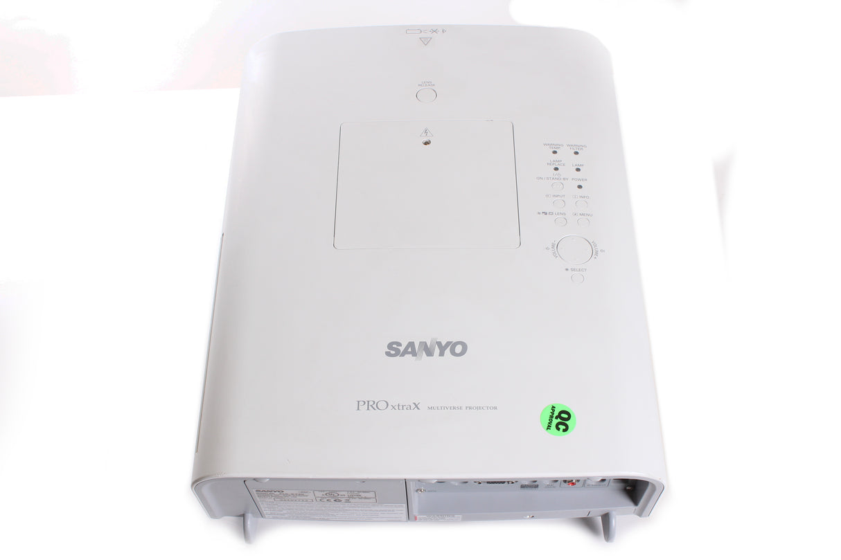 Sanyo PLC-XT20 projector 3800 ANSI lumens w/XGA resolution (430 W / 100V - 240V) w/ Standard Lens Includes Chief Ceiling Mount - (Lamp Hours: 2794/Lamp NEEDS replacement)