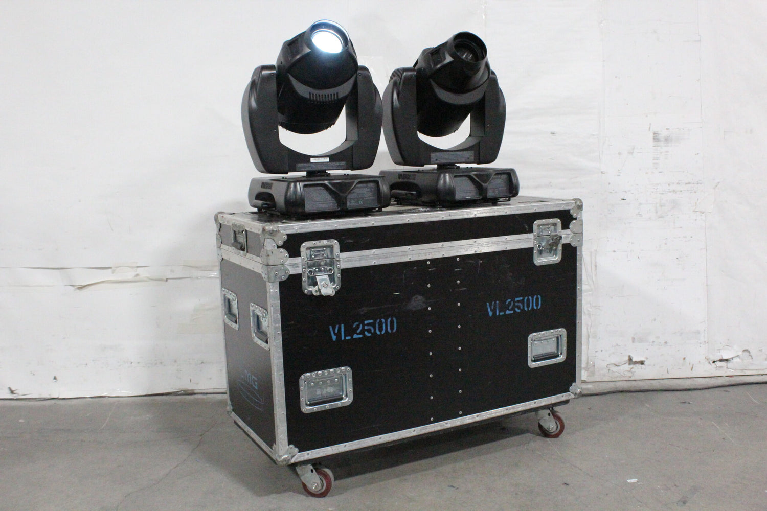 Vari-Lite VL2500 100-240VAC 12A 50/60Hz Spot Moving Light w/ True1 Connector