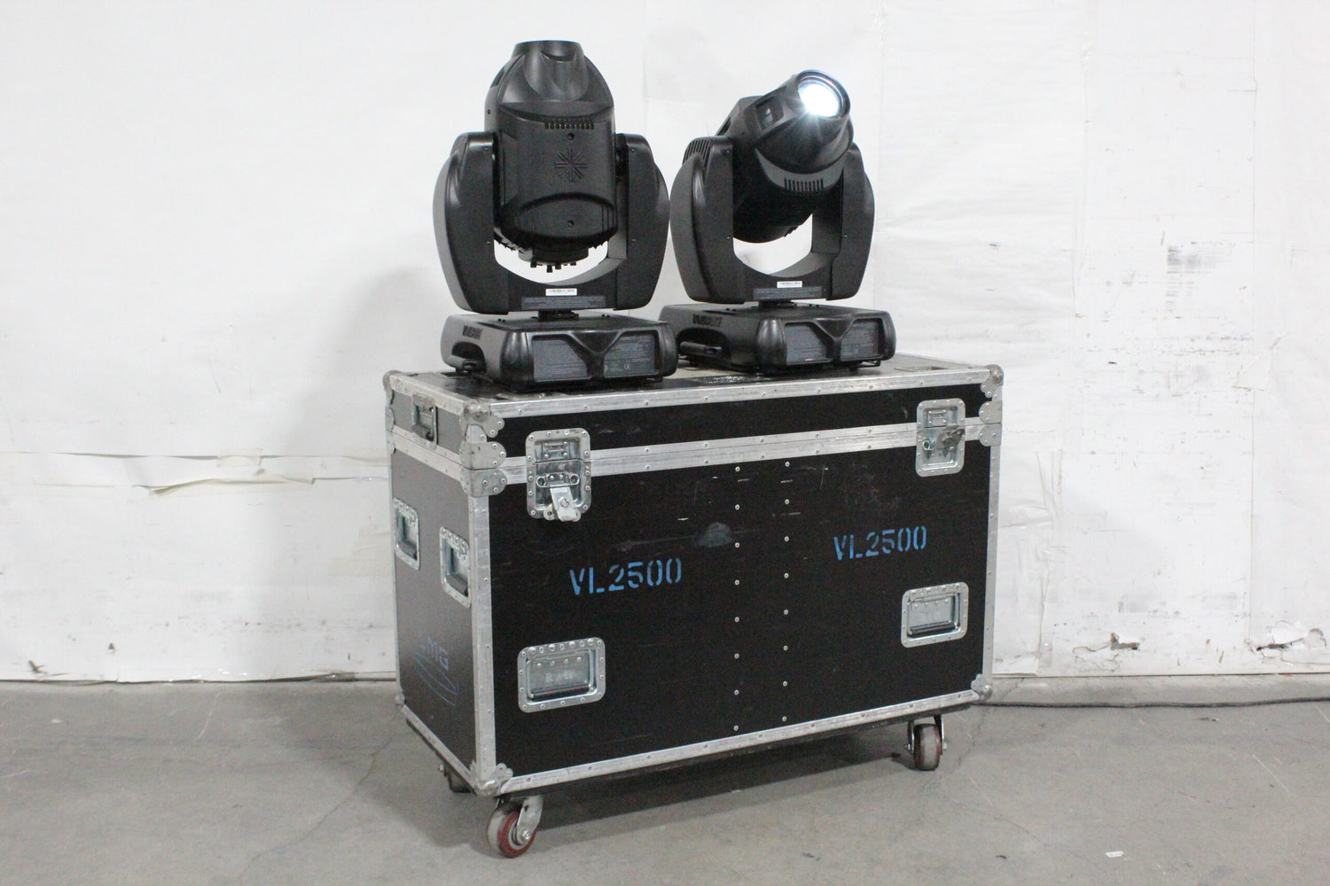 Vari-Lite VL2500 100-240VAC 12A 50/60Hz Spot Moving Light w/ True1 Connector