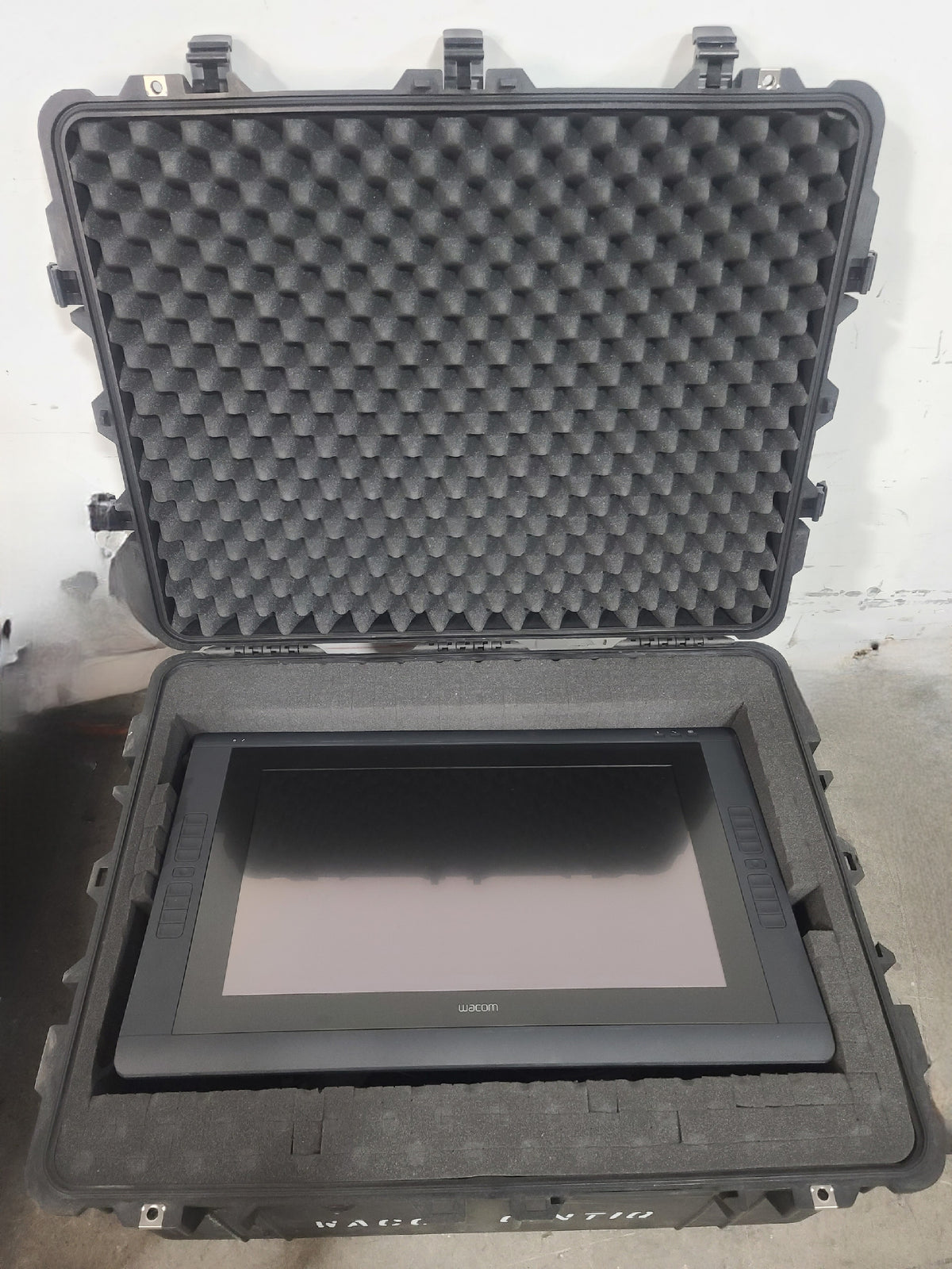 Wacom DTH-2200 Cintiq LCD Graphics Tablet w/ Stand, Stylus, Stylus Stand, (6) Hard Nibs, & (4) Felt Nibs in Pelican 1630 Hard Case