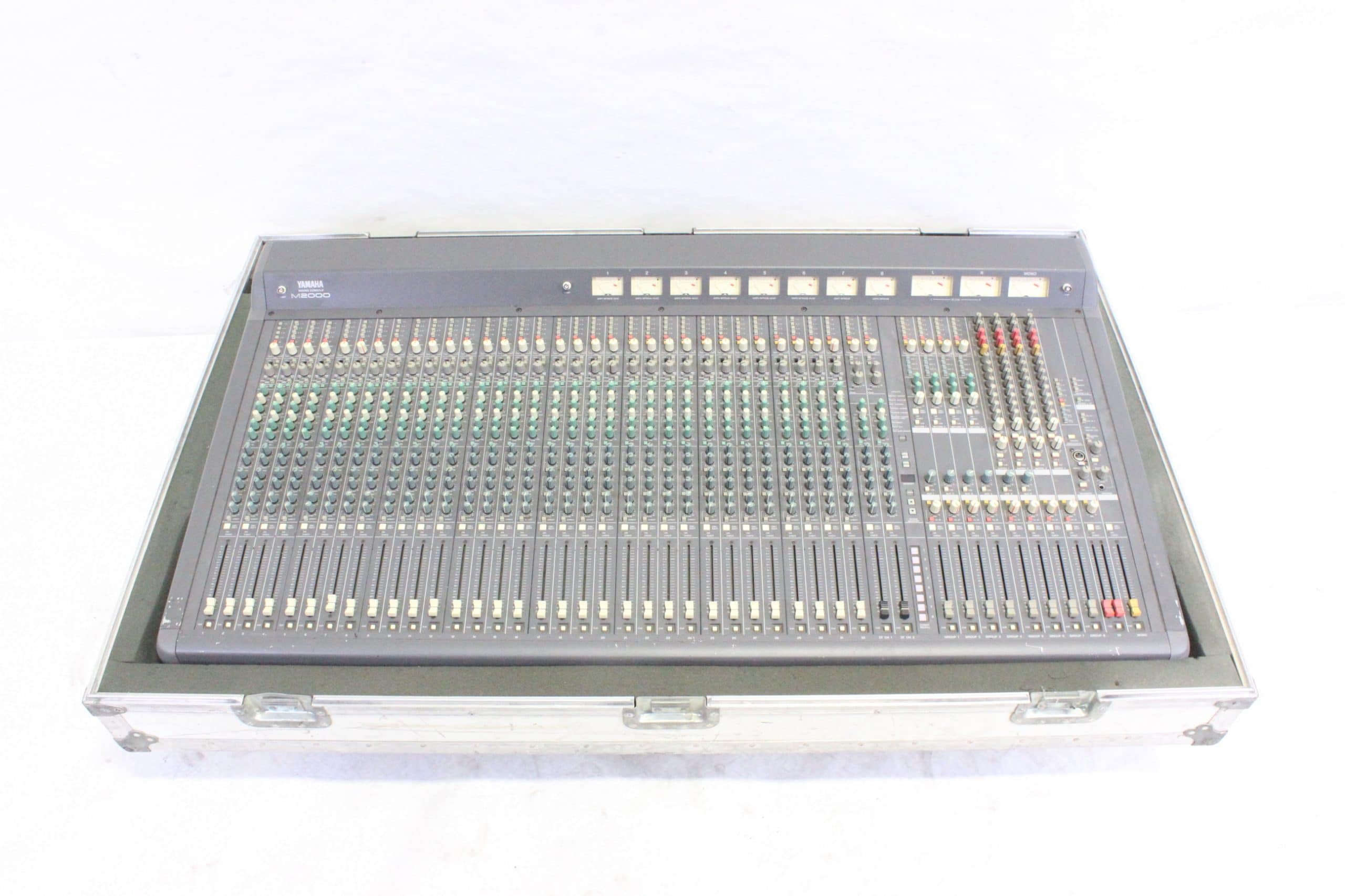 Yamaha M2000-32 Mixer 32 Channel Analog Mixing Console – AVGear.com