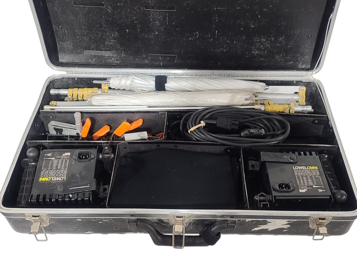 Lowel Omni & Tota Lighting Kit w/ Accessories in Hard Case