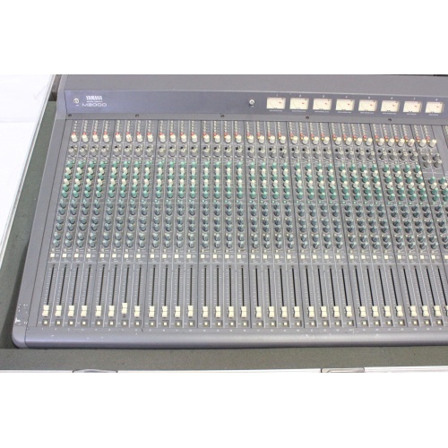 Yamaha M2000-32 Mixer 32 Channel Analog Mixing Console with Road Case