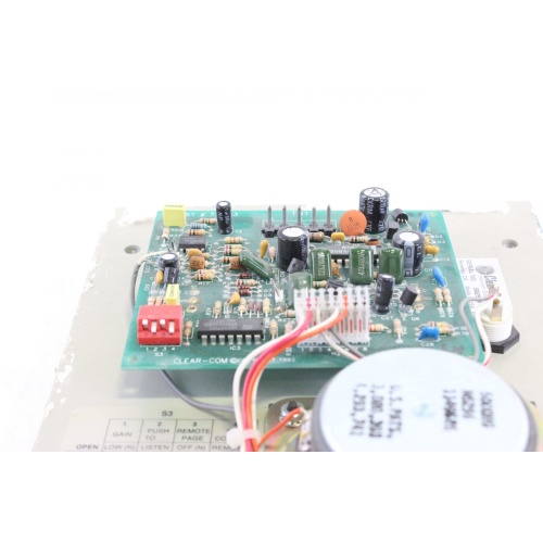 clear-com-kb-112-speaker-station-single-channel-remote-station-front-panel-pair board1