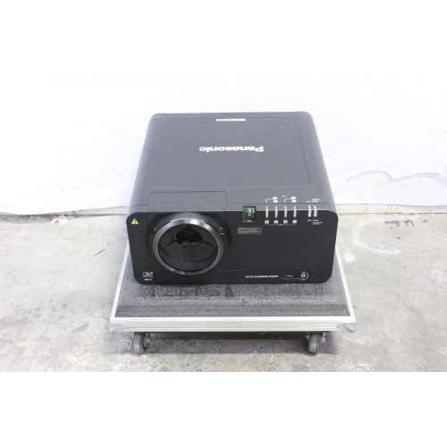 panasonic-10k-pt-dw10000u-dlp-projector-in-wheeled-road-case-focus-servo-issue-and-no-ir-sensor-cover top1