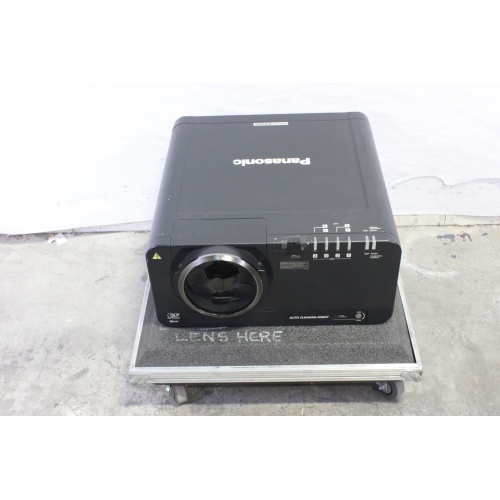 panasonic-10k-pt-dw10000u-dlp-projector-in-wheeled-road-case-no-option-card top1