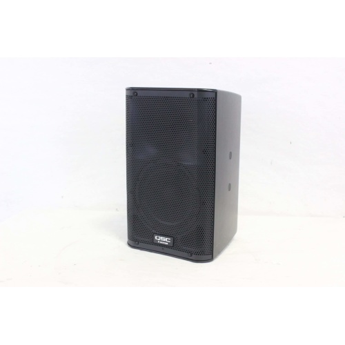 QSC K8 - 105° 1000 W active 8" 2-way loudspeaker system with Soft Carrying Case side3