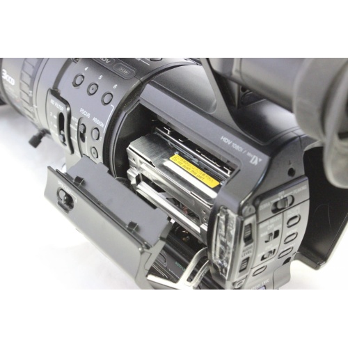 3-3-ccd-hdv-camcorder side6