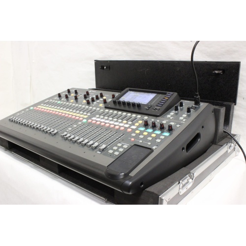 behringer-x-32-digital-mixing-console-with-road-case SIDE2