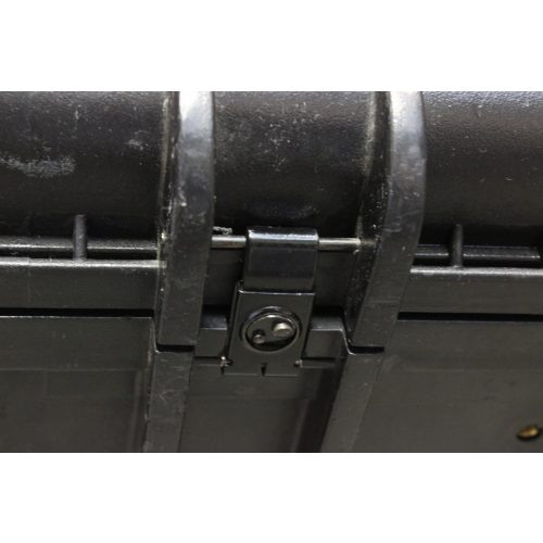 dsan-limitimer-pro-2000-speaker-timer-controller-in-hard-case-broken-clamps close up case