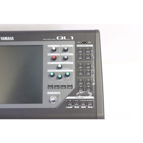Yamaha QL1 32 mono + 8 stereo Digital Mixer TOP1
