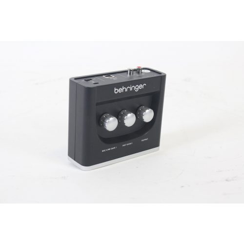 behringer-u-phoria-um2-audiophile-2x2-usb-audio-interface-with-xenyx-mic-preamplifier ANGLE