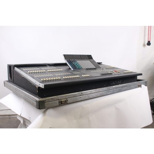 yamaha-m7cl-48-digital-audio-mixing-console-in-wheeled-road-case MAIN