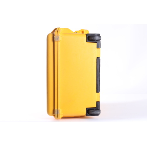pelican-1560-protective-hard-case-with-wheels-ip67-watertight-and-dustproof-yellow-SIDE